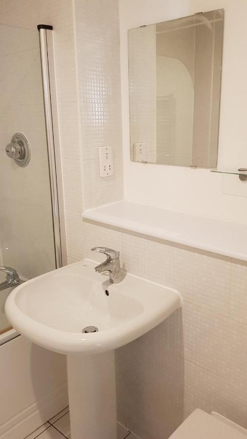 City Centre 1 Bed Apartment With Free On Site Parking With Cctv By Lets Relocations バーミンガム エクステリア 写真